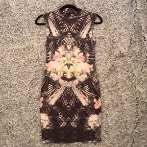 Patterned fitted dress